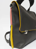 Heleny Wandelbare Leder-Damentasche Franka in Grau mit Rucksackfunktion, modern und funktional - Seitenansicht