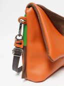 Heleny_kleine_Leder-Schultertasche_Mira_Orange_Seitenansicht